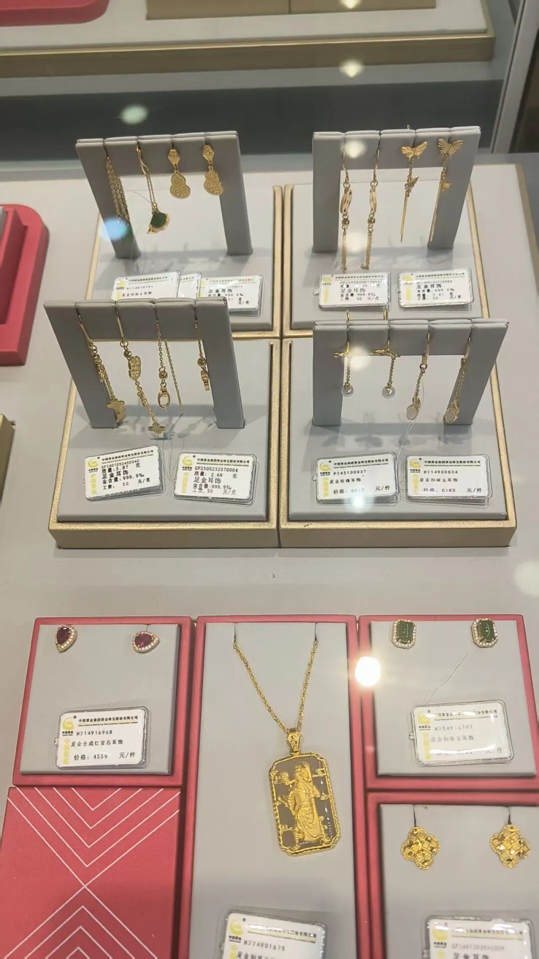 黄金连续大跌多日，记者探访长沙金店：价格有降，但降幅有限，900多元是板料价