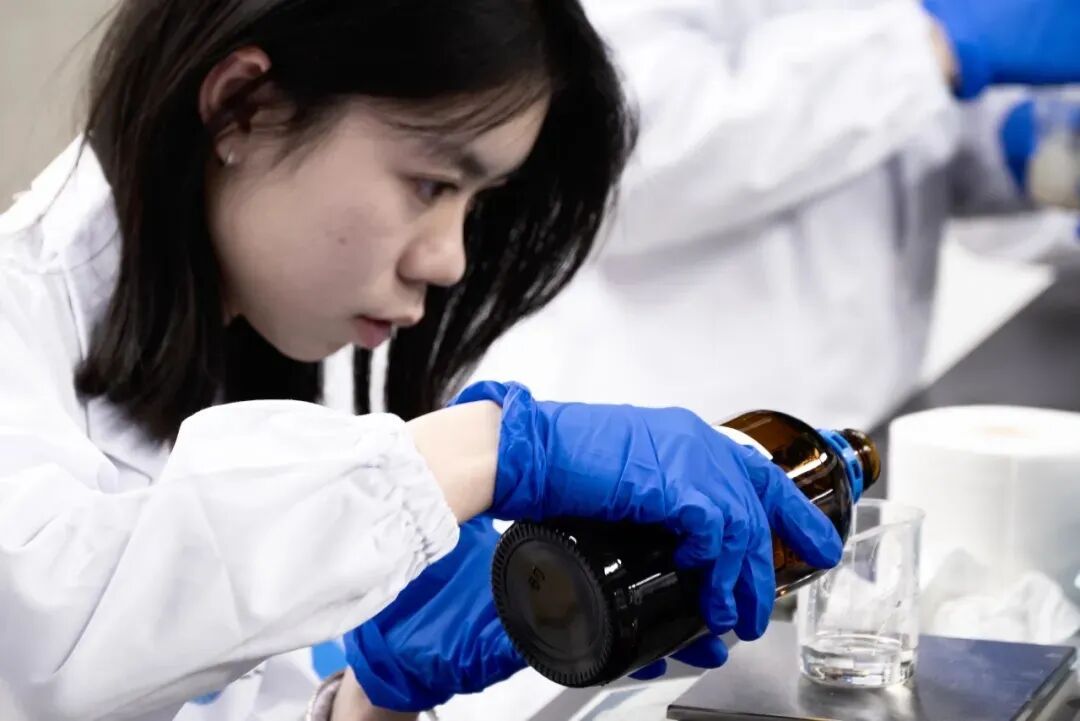 一起学做化妆品！这门大学通识课火了