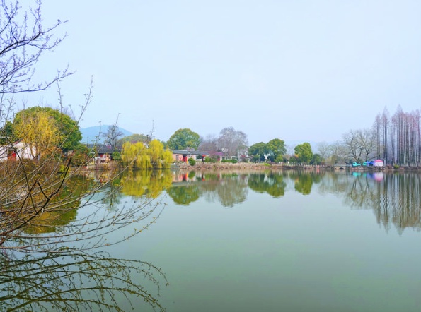 合肥巢湖边600年古村，一下雨就现奇观