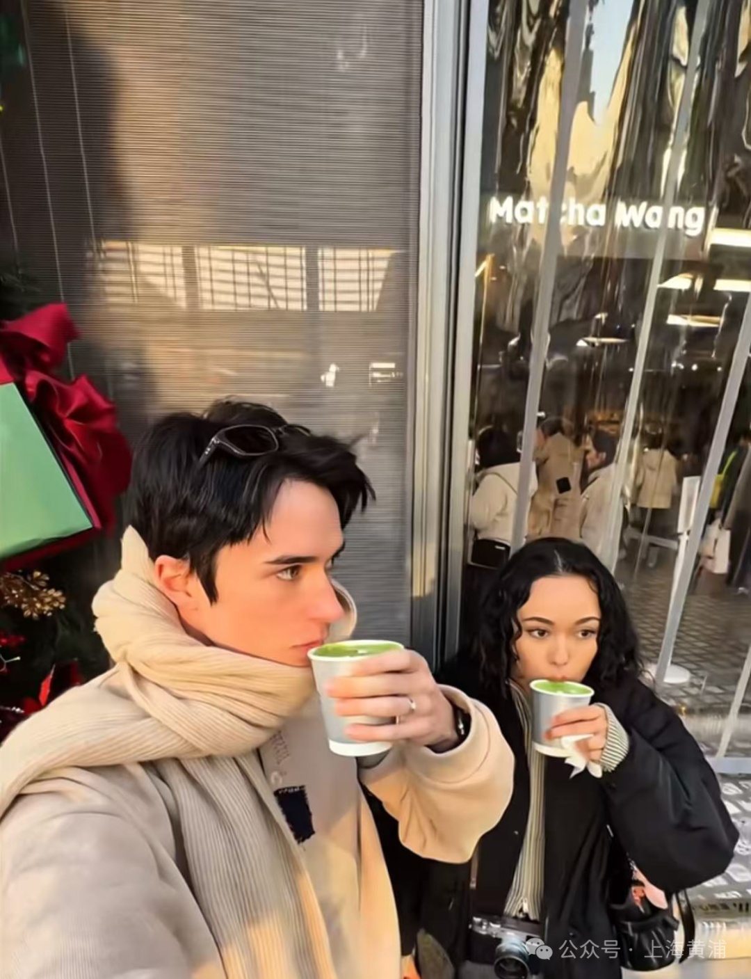 这里又开始排长队了！这次居然是为了“一群羊”？老外在上海街头排队“杀羊”突然火了