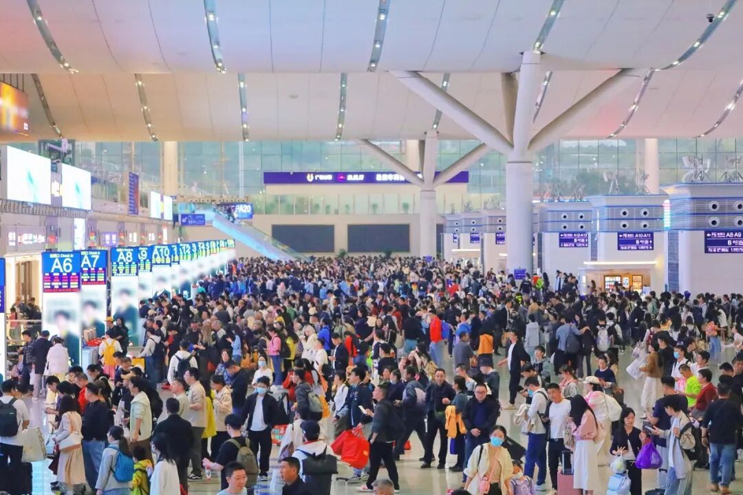 11台20线！这座超大高铁站停满复兴号！