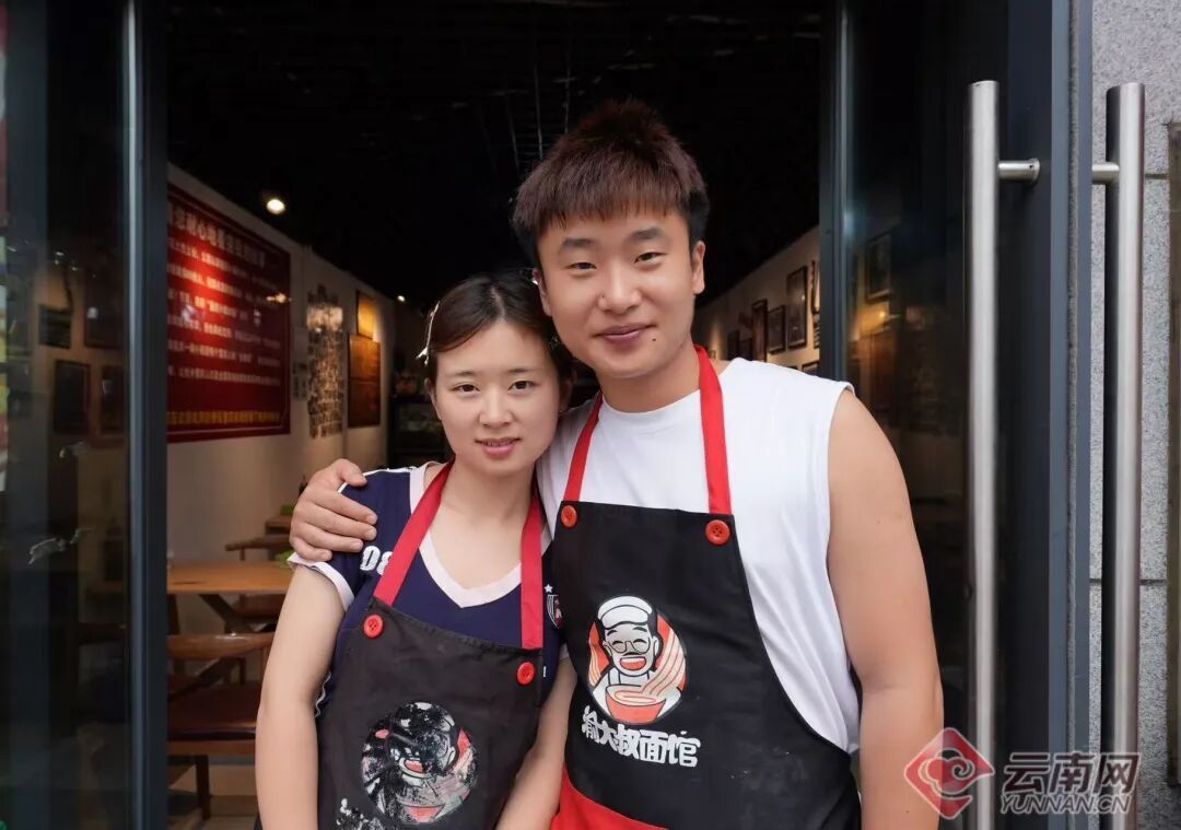 撒糖！“大专男生开面馆陪女友读研”后续来啦