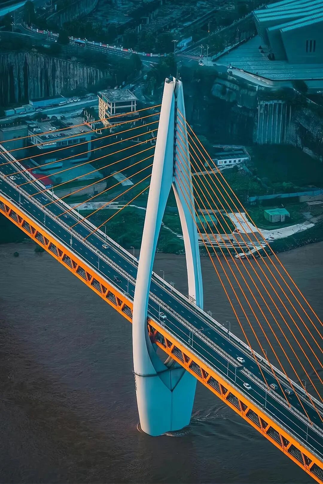 洪崖洞旁“长”出40米立体扶梯！这个城市更新项目太“重庆”了