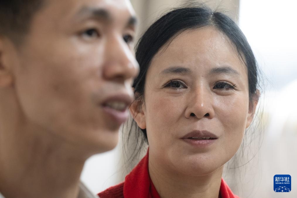 等待33年的拥抱