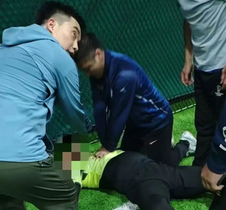 杭州球场突发,40岁男子心脏骤停倒地!紧急提醒:有这些信号,千万别硬扛! 杭州球场突发,40岁男子心脏骤停倒地!紧急提醒:有这些信号,千万别硬扛!