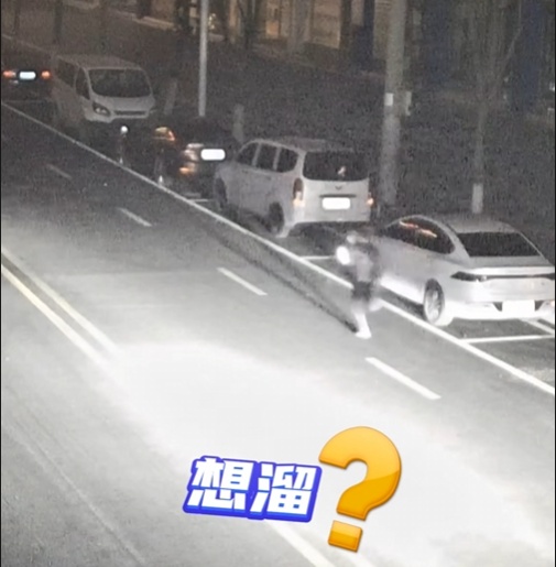 见到警察就跑？这场公路追捕“大戏”超燃！