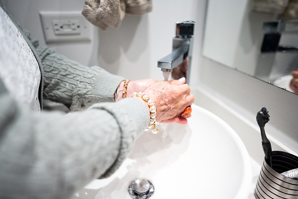 难以启齿！两年几乎不出门，“不想拖累孩子”，上海华山医院：极为常见，可以治疗