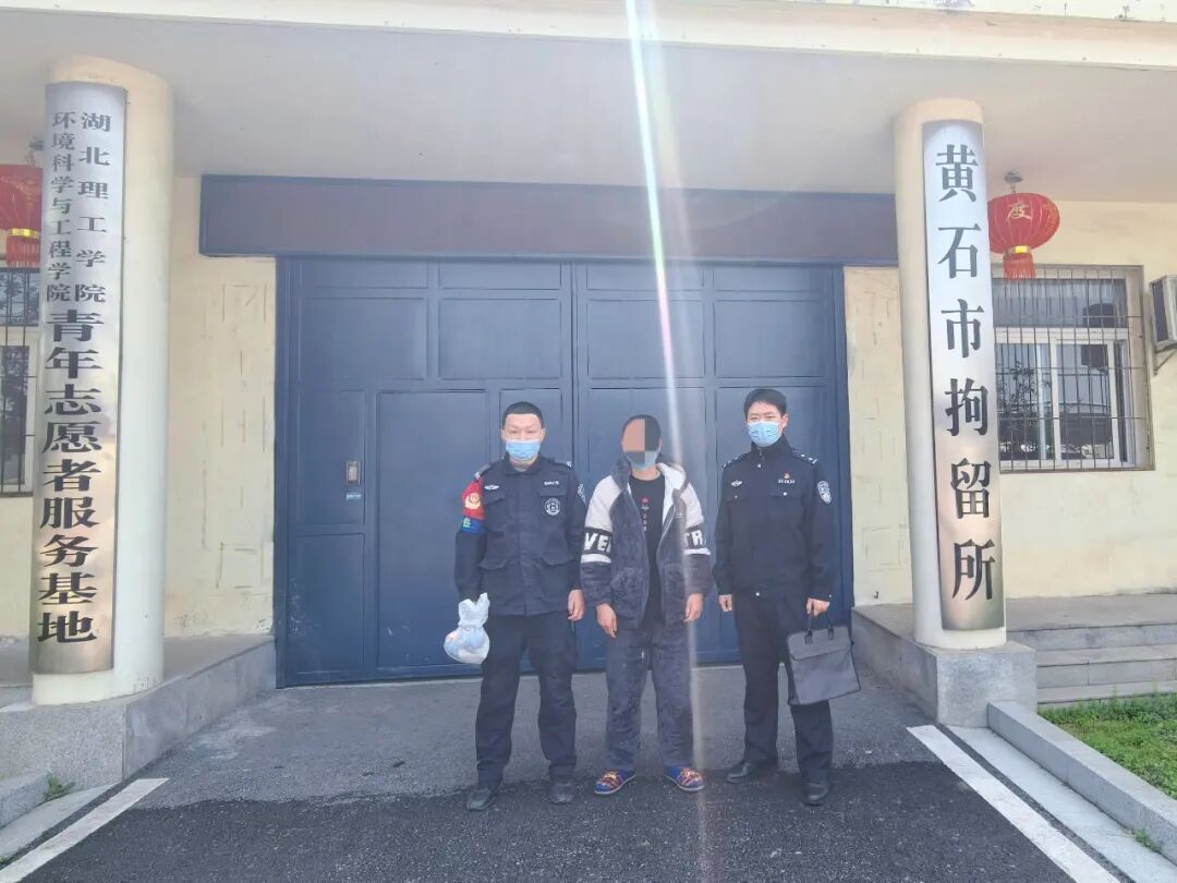 见到警察就跑？这场公路追捕“大戏”超燃！