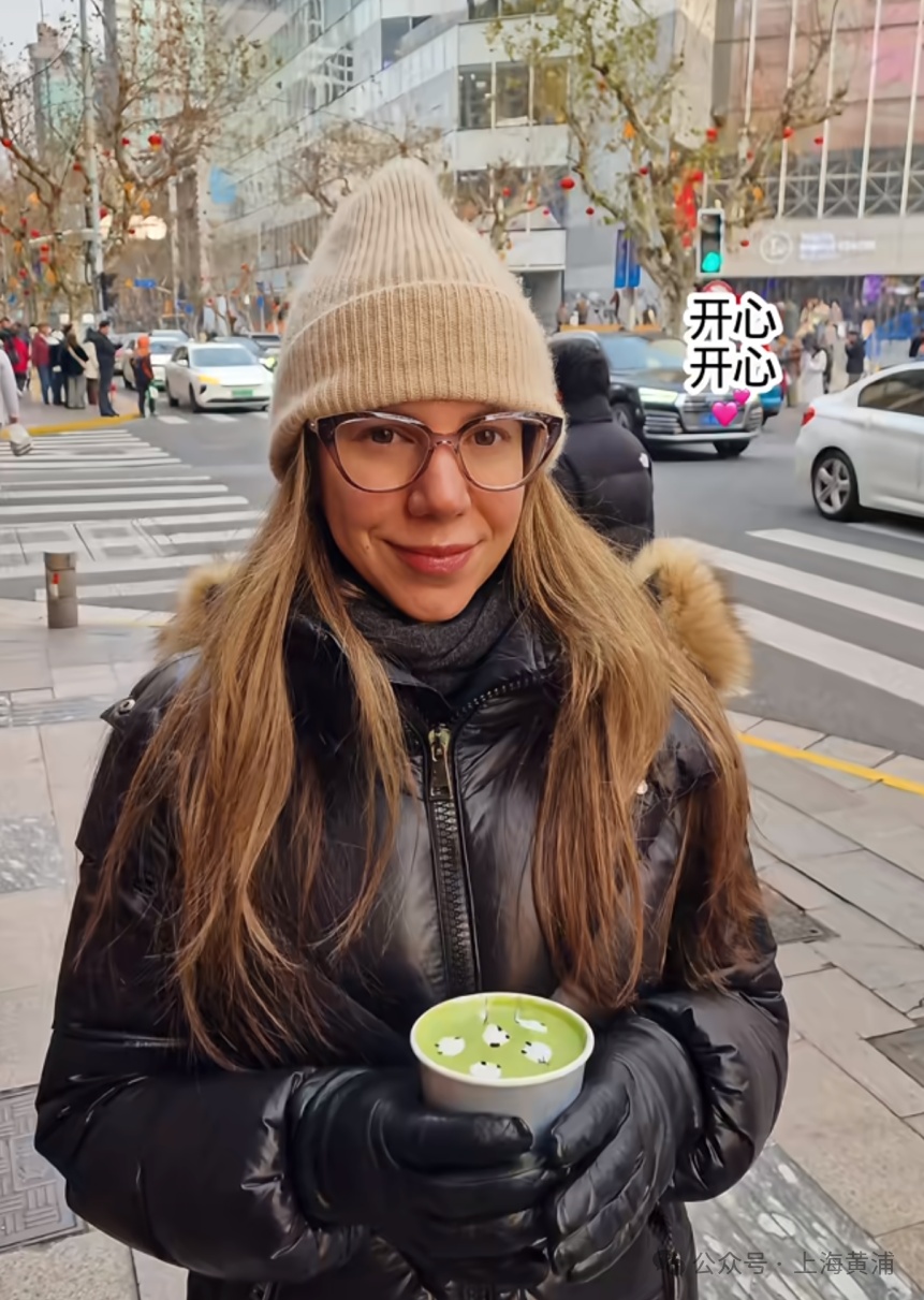 这里又开始排长队了！这次居然是为了“一群羊”？老外在上海街头排队“杀羊”突然火了