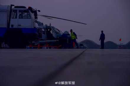 成长!一起看新飞行员夜间飞行训练 成长!一起看新飞行员夜间飞行训练