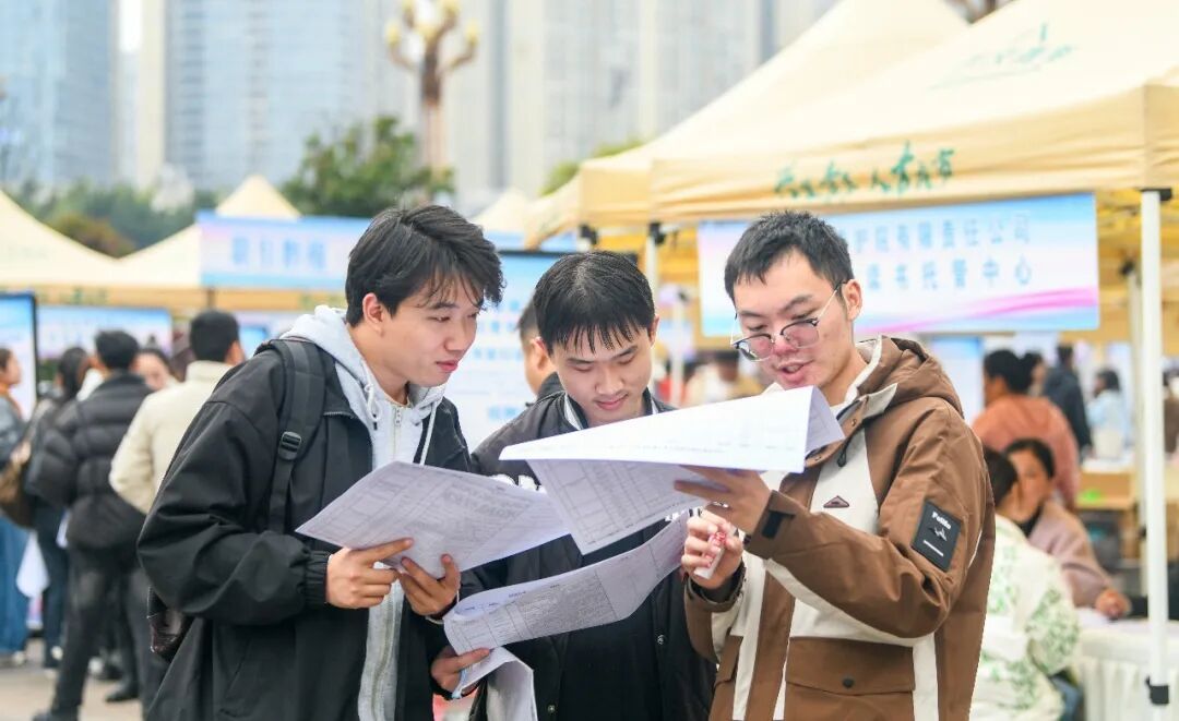 经济热点快评丨两部门出招！事关1270万高校毕业生就业