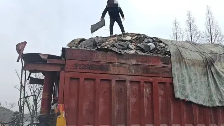 一次记6分，罚款2500元！上海民警倒吸凉气：司机胆太大！