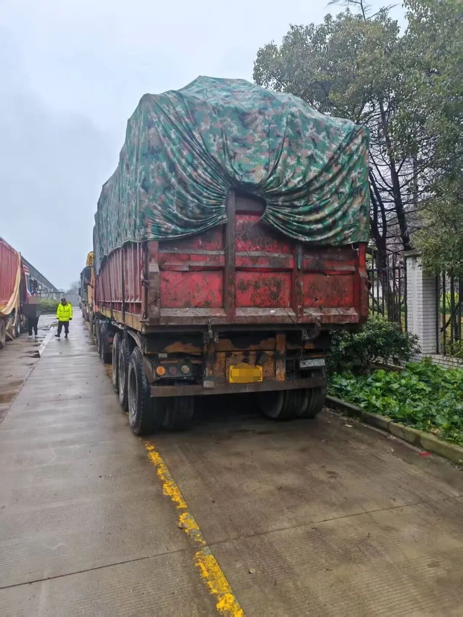 事发上海！罚款2500元，记6分！这司机胆大包天，超载115.76%、装“牛眼灯”…