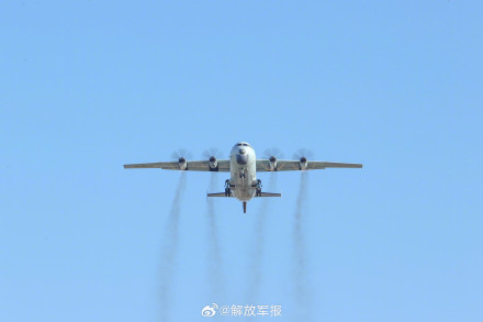 起飞！海军战机飞行训练图上新