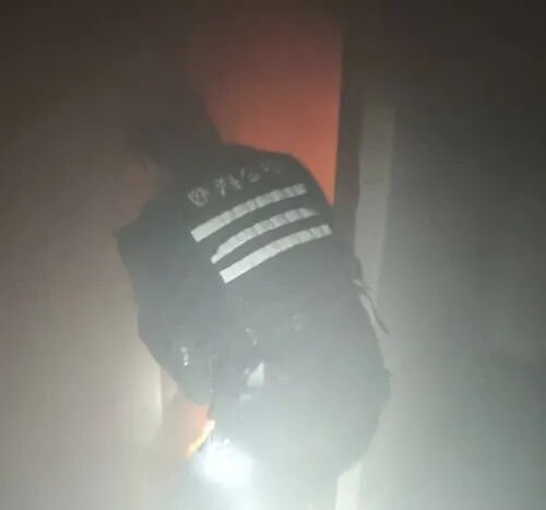 瓯海00后辅警冲入火海秒“烫头”，网友：最酷的发型！