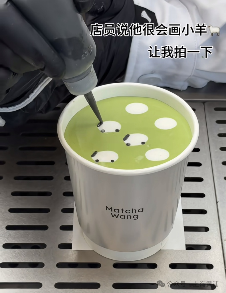 这里又开始排长队了！这次居然是为了“一群羊”？老外在上海街头排队“杀羊”突然火了