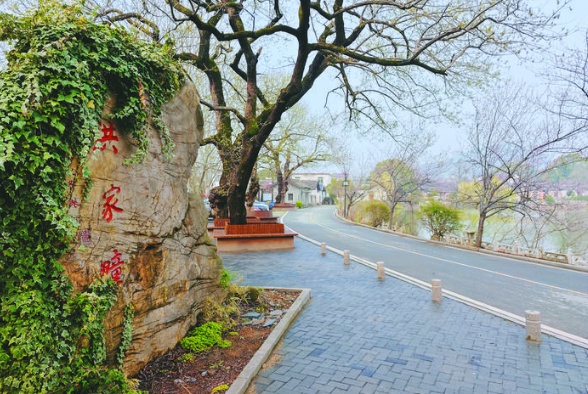 合肥巢湖边600年古村，一下雨就现奇观