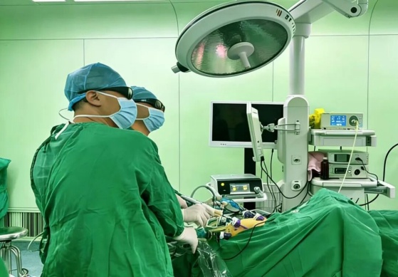 39岁男子车祸后命悬一线，腹腔狂涌2500毫升血，医生一招让他用自己的血救自己