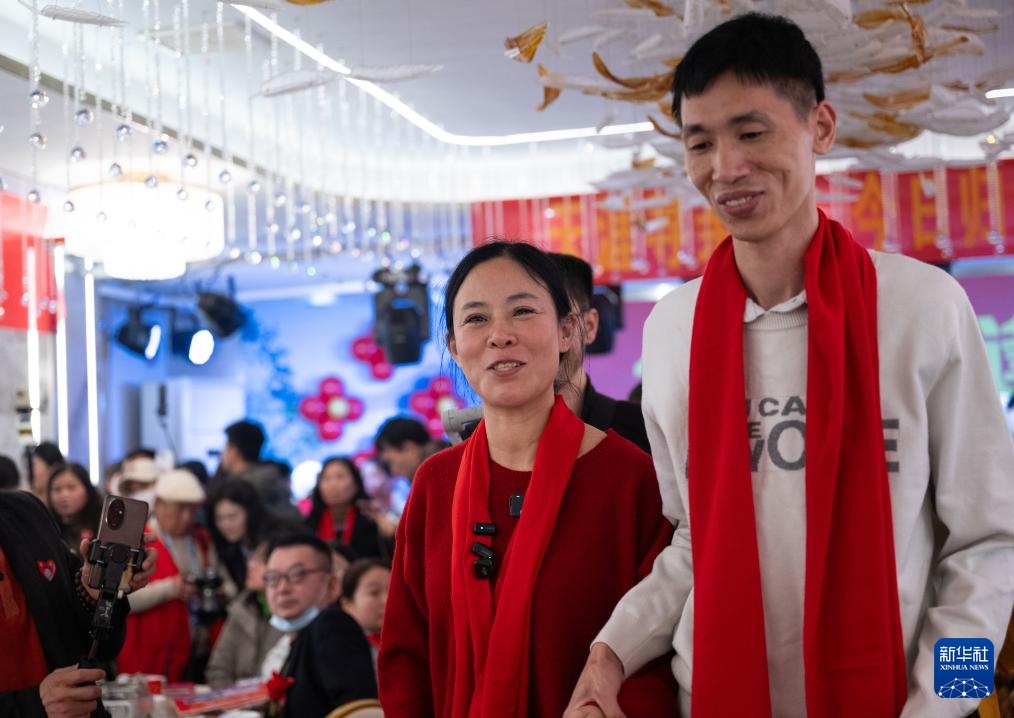 等待33年的拥抱