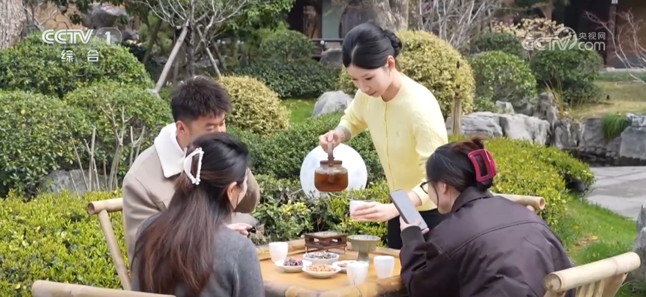 “赏花+文化+休闲”多元场景不断“上新” “春日经济”释放消费新活力 “赏花+文化+休闲”多元场景不断“上新” “春日经济”释放消费新活力