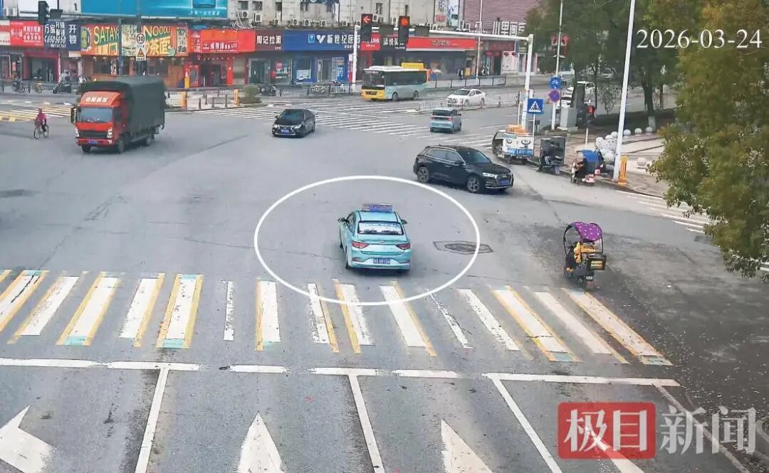 湖北的哥：110，我要闯红灯！110：马上安排！