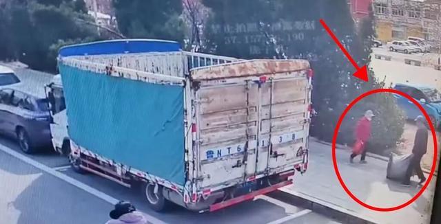 聊城街头，百余件快递“下落不明”，民警出手了...