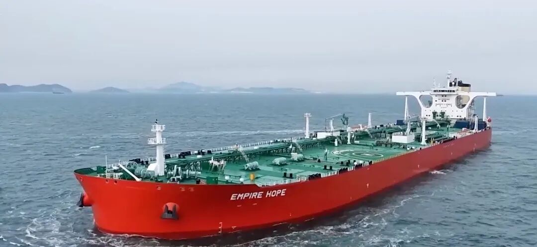 近20层楼高！我国新一代超大型油船交付