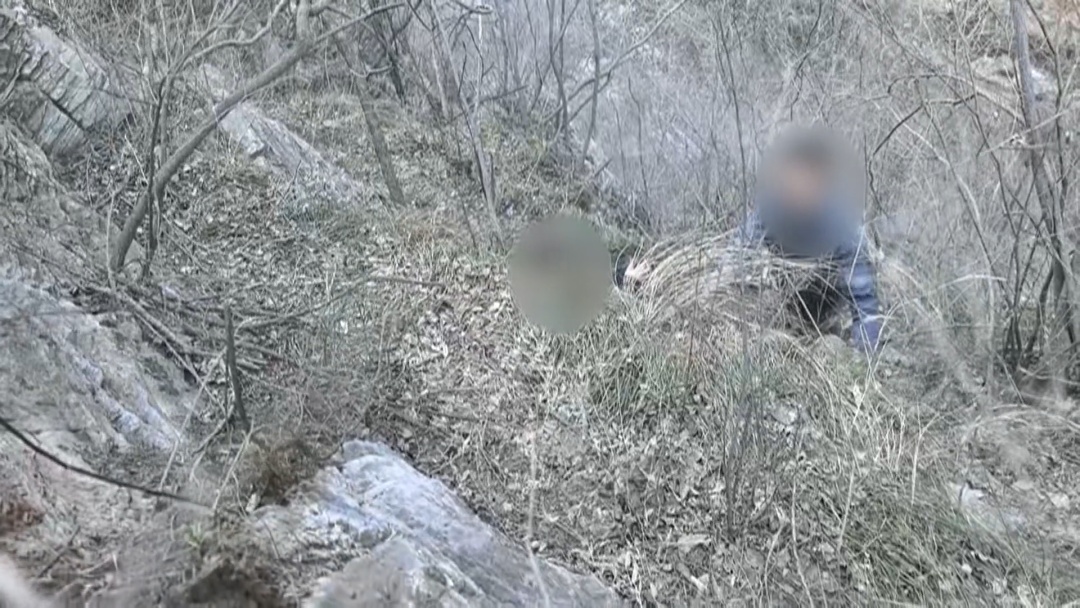 北京突发：受伤男子被困悬崖，房山蓝天6小时救援