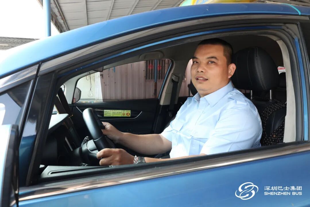 网友发帖全城寻找深圳的哥，生死时速连闯红灯救了3岁幼童一命