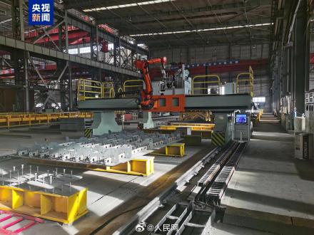 中国建起世界最大跨径双层悬索桥 中国建起世界最大跨径双层悬索桥