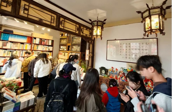 北京特色书店火出春日“书适圈”