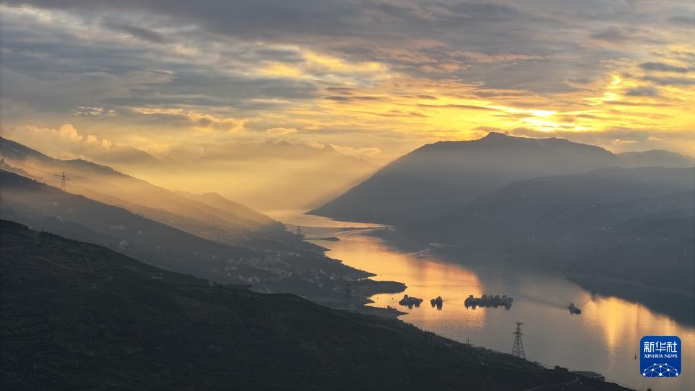 美丽中国｜落日余晖下的长江美景