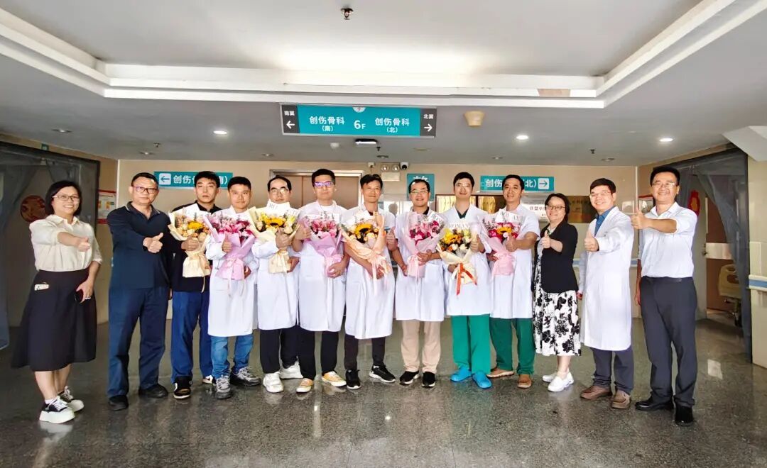 广东57岁男子踢球时心脏骤停!医生提醒:“熬夜第二天千万别运动!” 广东57岁男子踢球时心脏骤停!医生提醒:“熬夜第二天千万别运动!”