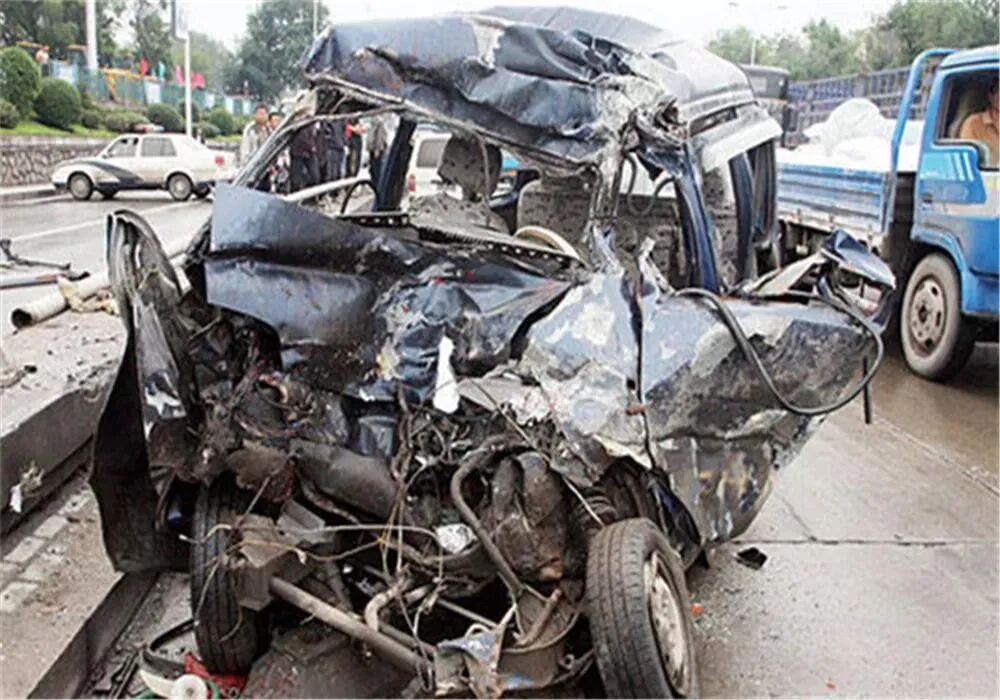 3人蜷缩后备箱…银川一客车核载5人硬塞8人 3人蜷缩后备箱…银川一客车核载5人硬塞8人