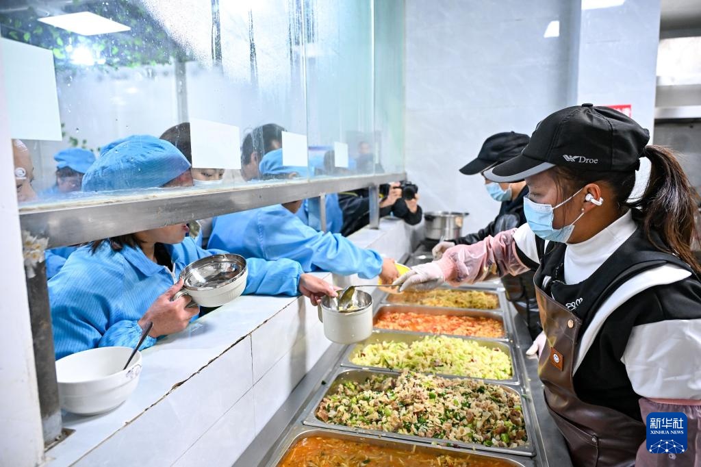 云南会泽：聚焦搬迁群众家门口就业需求