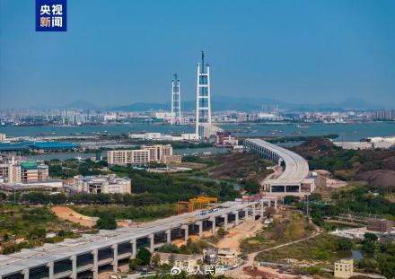 中国建起世界最大跨径双层悬索桥 中国建起世界最大跨径双层悬索桥