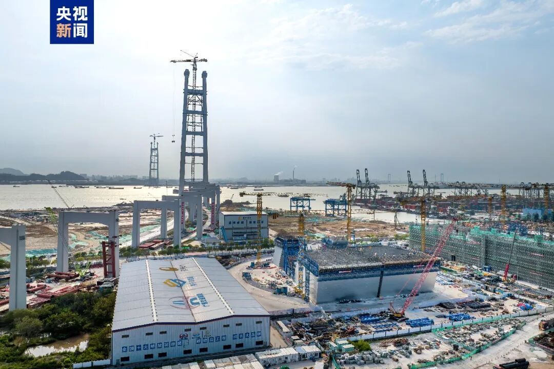 这座拥有五项世界第一的大桥，主塔封顶！