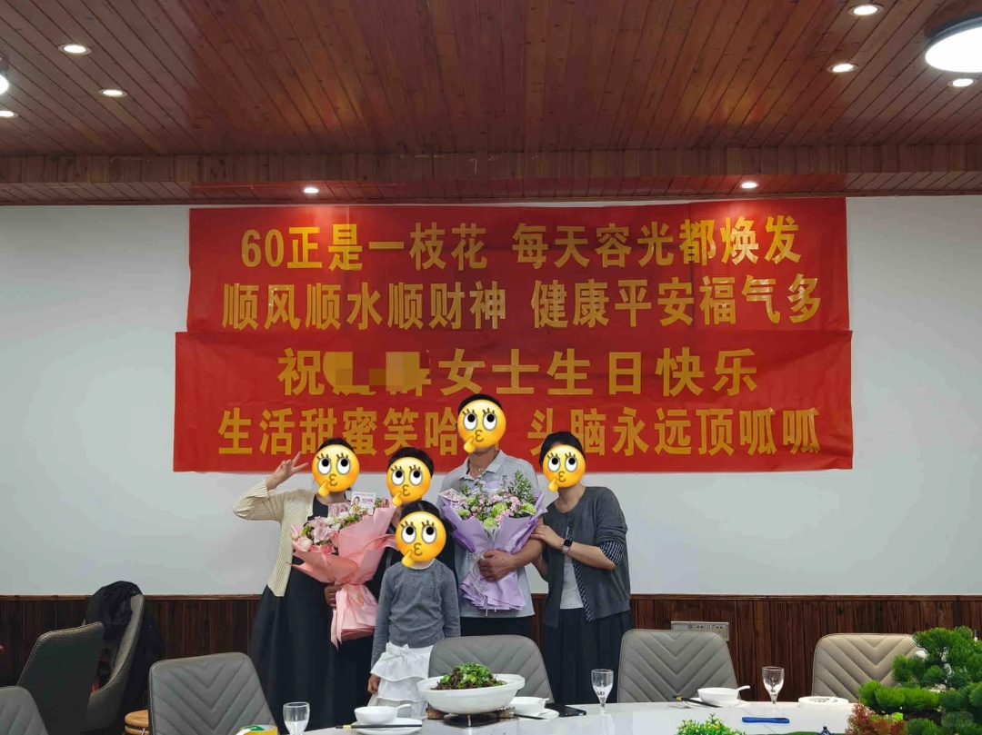 “爸爸,你过生日想要个啥蛋糕呀?”“不过生日……”“安排!” “爸爸,你过生日想要个啥蛋糕呀?”“不过生日……”“安排!”