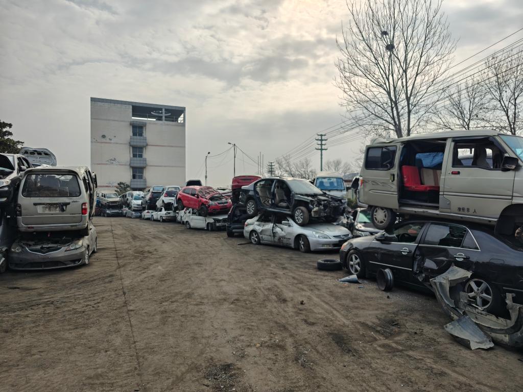 小作坊把控报废车源 报废汽车拆解乱象追踪