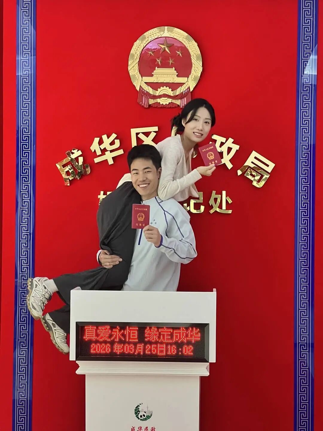 “婚礼没有仪式，人齐就开饭！”