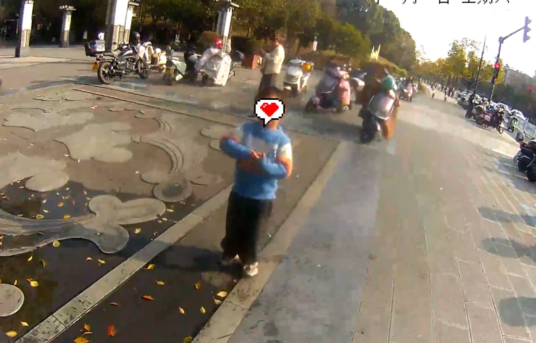 “我的孩子跑丢了……”海宁警察1秒找到！