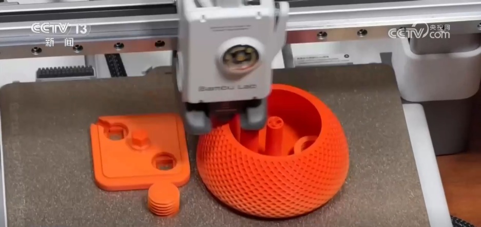 一个人搞定一条生产线 “中国造”智能硬件以创新力链接全球 一个人搞定一条生产线 “中国造”智能硬件以创新力链接全球