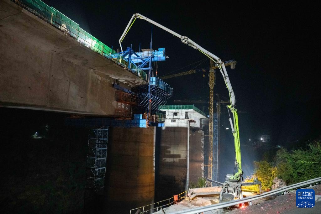 邵永高铁控制性工程龙井头特大桥连续梁合龙