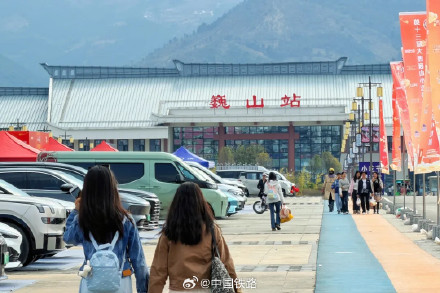日均接待6000人次!最近这座县城火车站火了 日均接待6000人次!最近这座县城火车站火了