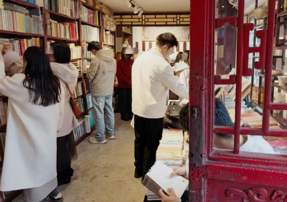 北京特色书店火出春日“书适圈”