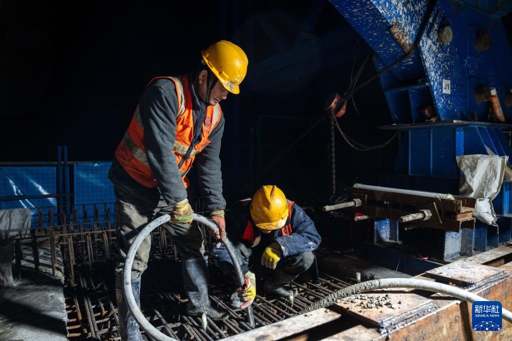 邵永高铁控制性工程龙井头特大桥连续梁合龙