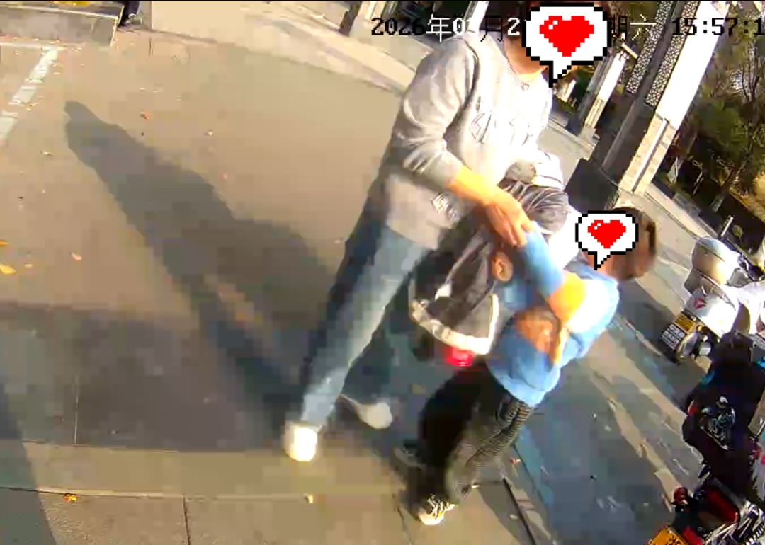 “我的孩子跑丢了……”海宁警察1秒找到！