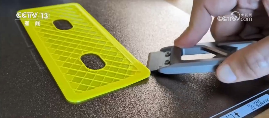 一个人搞定一条生产线 “中国造”智能硬件以创新力链接全球 一个人搞定一条生产线 “中国造”智能硬件以创新力链接全球