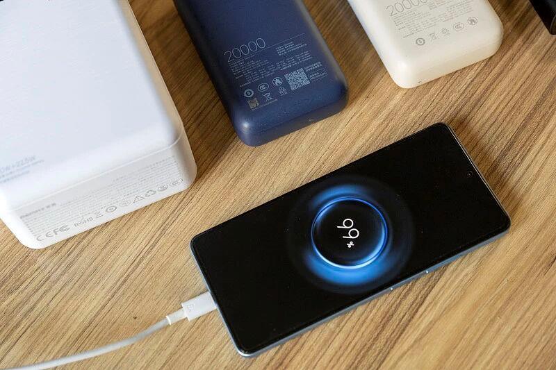 充电宝静置时爆燃！这几个使用习惯很危险