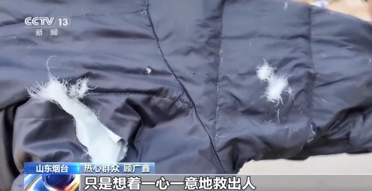 “救完人才发现手上都是血” 关键时刻他踹破救护车车窗 “救完人才发现手上都是血” 关键时刻他踹破救护车车窗